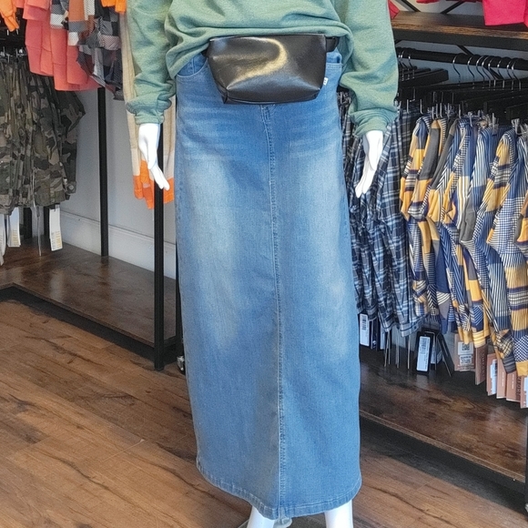 Inherit Clothing Dresses & Skirts - NWT INHERIT CLOTHING COMPANY JESSA VINTAGE WASH BUTTON FRONT LONG DENIM SKIRT